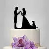 Noivos criativos brindam com taças para comer bolo cartão cartão de bolo de cachorro decoração requintada de bolo de casamento