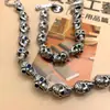 Pulseira de Caveira Vintage Yu Hong Estilo Punk Fashionável com Letras Ousadas para Homens e Mulheres Casais, Direto do Fabricante