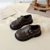 Sapatos de Couro Infantis Estilo Britânico Retrô 2026 Nova Coleção Primavera e Outono Sapatos Casuais Confortáveis com Solado Macio Sapatilhas Retrô para Meninas