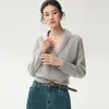 Diseño de estilo francés, colección de otoño 2026: suéter de punto para mujer con cuello en V, cruzado, manga corta, suéter de cachemira de manga larga