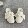 Pantuflas simples, frescas y cómodas estilo Chanel para mujer, éxito de tendencia 2026, máximo confort, pantuflas elegantes y femeninas de punta cerrada