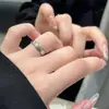 Anillo de Letra Plateado para Mujer 2026 Nuevo Estilo Lujo Ligero Diseño de Nicho Anillo Simple Elegante Joyería para Manos Personalización
