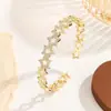 Pulsera Hueca con Incrustaciones de Diamantes en Forma de Estrella para Mujer, Diseño de Nicho de Lujo Ligero, Pulsera Abierta Ajustable, Versátil y Elegante con un Toque de Alta Gama