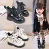 Botas de moda novo modelo 2025 inverno aumento de altura infantil versátil estilo britânico moda cadarço botas curtas botas Martin para meninas