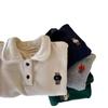 Polo de terciopelo de doble cara de otoño e invierno estilo coreano oso bebé bordado suéter para niños y niñas camisa holgada para niños pequeños y medianos moda