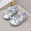 Sapatos Infantis Sapatos de Couro para Meninas 2026 Primavera e Outono Nova Moda Solado Macio Sapatos de Princesa Mocassins com Laço para Meninas