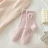Calcetines de mujer hasta la pantorrilla Zhuji para otoño e invierno, calcetines de dormir simples con jacquard de terciopelo de visón con estampado de corazón, calcetines de invierno cálidos y gruesos