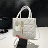 Textura de Alta Gama, Lujo Ligero, Elegante Nuevo Bolso de Hombro Cruzado Versátil Simple para Madre e Hija Moda Primavera 2026