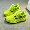 Zapatos de hombre para principios de primavera talla 40-44, malla transpirable de punto volador, zapatos deportivos casuales, estudiantes, suela suave, ligeros, para correr, versátiles