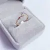 Anillo de Estilo Lujo Ligero Lleno de Diamantes y Gypsophila para Mujer, Anillo de Pareja Moderno y Versátil, Popular Anillo de Titanio Acero Color Duradero Anillo de Dedo del Pie