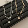 Design de Senso de Luxo Leve de Nicho Quadrado Marca Colar Feminino Tendência Dourado Decorativo Corrente de Lã Camada Dupla Empilhada Acessórios de Celebridade da Internet