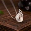 Collar con colgante de ágata blanca Shangying S925 Plata de Ley Nuevo Corte nicho de alta gama diseño con sentido de hebilla de seguridad de calabaza