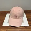 Boné de Baseball Macio Cor Sólida com Bordado de Letras Estilo Coreano para Homens e Mulheres, Estilo Casal, Moderno, Simples, Casual, Versátil, Boné Aba Curva