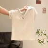 Camiseta Branca Regular com Ombro Caído, Decote em V, Manga Curta para Mulheres 2026 Verão Novo Design com Senso de Moda Slim-fit Único Pequeno Top