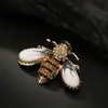 Broche de abeja venta caliente transfronteriza joyería de moda europea y americana al por mayor aleación diamante pasador de solapa suministro de fábrica