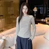 Foto real, preço real # Camiseta de Manga Longa com Gola Listrada Feminina Outono 2026 Novo Estilo Emagrecedora Henleys Top Interno