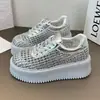 Zapatos Blancos de Suela Gruesa para Mujer 2026 Verano Nuevo Estilo Zapatos de Mujer Modernos Versátiles Cómodos de Suela Suave Ligeros Zuecos Casuales para Mujer
