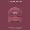 Gorra de Béisbol Retro Americana en Borgoña con Bordado de Letra, Corona Profunda, Visera, Elegante para Mujeres y Hombres