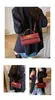 Bolso de mano cuadrado pequeño con estilo transfronterizo, nuevo diseño de alta gama, bolso Kelly de lujo ligero para mujer, que irradia un ambiente sofisticado, adecuado para llevar al hombro o cruzado