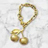 Directo de fábrica bolsa de cereza colgante de bolsa cerezas llavero creativo decoración de coche llavero venta al por mayor transfronteriza mujeres