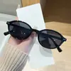 Nuevas Gafas de Sol de Moda Estilo Coreano con Montura Ovalada y Tachuelas Metálicas, Versátiles de Moda Unisex, Gafas Retro Ojo de Gato al por Mayor