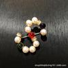 Broche profesional Amasht AMS con letras y diamantes de imitación de aleación de perlas, accesorio personalizado para chaqueta de mujer.