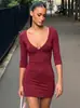 Vestido bodycon sexy de estilo europeo y americano con cuello en V ajustado para mujer, nuevo vestido corto sexy de color liso con manga media para otoño 2026 para mujer