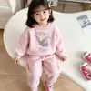 Nuevo Conjunto de Sudadera con Capucha de Manga Larga y Pantalones Casuales Estilo Coreano Elegante con Bordado de Elefantito Lindo para Primavera/Otoño para Niños y Niñas