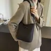 Bolso Cubo Casual de Moda para Llevar en la Mano para Mujer 2024 Nuevo Estilo Coreano Moda Nicho Bolso de Hombro para el Trabajo Commuter Bolso Cruzado
