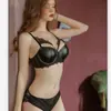 Amazon Más Vendido Lencería Suave Sexy Cuero Motocicleta Encaje Conjunto de Lencería para Mujeres Pecho Pequeño Realzador Push-up Conjunto de Sujetador