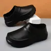 Pantuflas cerradas con forro de felpa para hombre, nuevo modelo invierno 2026, resistentes al desgaste, antideslizantes, de suela gruesa, con talón cerrado, zapatos especializados para chef para uso en el trabajo y la cocina