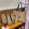 Bolsa Não Tecida Sacola de Loja de Roupas Bolsa para Roupas Femininas Fita de Embalagem Sacola de Compras Atacado Cinto de Presente