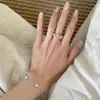 Novo Anel Francês Retrô de Pérola e Strass Multicamadas para Mulheres Artesanato Pesado Textura Luxo Leve Personalidade Gentil Anel Aberto Ajustável