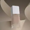 ¡Guau, la colección de maquillaje presenta botellas de vidrio líquido para base de maquillaje de forma única biselada, botellas con bomba esmerilada para loción y botellas dispensadoras de maquillaje.