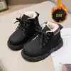 Botas de algodón para niños, nuevo estilo de invierno, botas Martin forradas de polar y engrosadas para niños, botas de cuero de algodón cálidas con suela suave para niñas, venta al por mayor.
