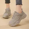 Zapatos de papá blancos con grulla de almohada, suela suave, ultraligeros, para mujer, nuevos zapatos deportivos populares 2026, zapatos de correr ligeros de malla transpirable