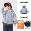 Coleção de Jaquetas Softshell com Forro de Fleece para Uso ao Ar LivreJaqueta de Inverno com Capuz Estilo Europeu para MeninosModa de Inverno para Bebês e Crianças
