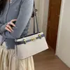 26 bolsos tote nuevos de estilo vintage para mujer para el uso diario, bolsos de hombro de nicho, bolsos cruzados versátiles de gran capacidad