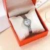 Novo Relógio de Pulso Feminino Nicho Trendy Casual Versátil Mostrador Redondo Pulseira de Aço Quartzo