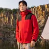 Chaquetas Exteriores de Tres en Uno con Bloques de Color al por Mayor, Ropa de Trabajo para Grupos de Empresa, Ropa Impermeable y a Prueba de Viento para Montañismo al Aire Libre en Stock