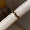 Anel de Moda Minimalista Irregular com Zircônia, Anel Versátil Exquisito de Dedo Indicador de Nicho, Joia de Luxo Leve de Alta Qualidade para Mulheres