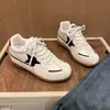 Zapatillas de entrenamiento alemanas con aumento interno de altura, otoño 2026 nuevo estilo retro estrella coreano versátil suela blanda transpirables suela gruesa casual para mujer