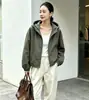 Chaqueta corta casual y moderna con capucha para mujer, nuevo estilo otoño 2026, chaqueta cortavientos versátil y elegante, perfecta para figuras petites