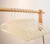 O finalizador recomenda 42cm Transparente Flocando Novo Material Cabide de Armazenamento de Veludo Adulto Vestiário de Plástico