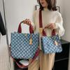 Bolso Tote de mezclilla para mujer 2025 Nuevo Transfronterizo a cuadros con borlas Bolso de mano moderno Bolso bandolera grande y pequeño