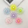 Serie de Colores Macarrón Transparente Dibujos Animados Flores Margarita Pequeñas Pinzas para el Cabello DIY Accesorios para el Cabello Funda para Teléfono Material para Zuecos Accesorios