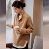Suéter Nuevo de Otoño 2026 para Mujer con Cuello Semiabierto, adecuado para usar en capas o solo, con un ambiente relajado y casual