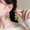 Pendientes frescos y dulces estilo vacacional con borlas florales, borlas de perlas estilo francés, pendientes llamativos de lujo ligero y alta gama