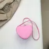 2024 Nuevo bolso de hombro 3D con relieve de amor para mujer, moderno, pequeño, fresco, versátil, a la moda, estilo coreano, elegante, para teléfono