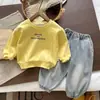 Conjunto Infantil 2026 Novo Meninos Primavera e Outono Gola Redonda Letra Casual Manga Longa Moletom Conjunto de Duas Peças Roupas Infantis da Moda